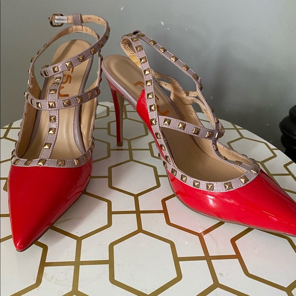 NWT red pump strap sandals with gold studs - Picture 5 of 8